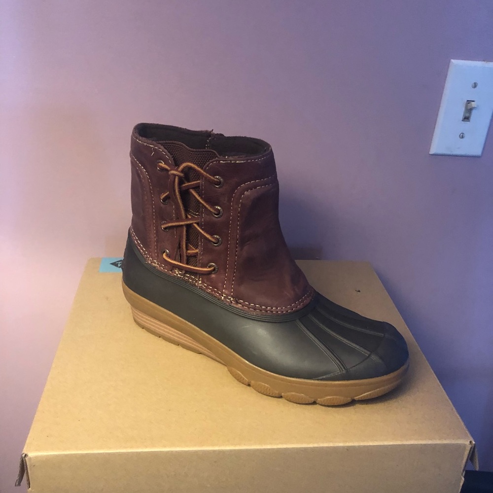 Slightly used. Only worn once